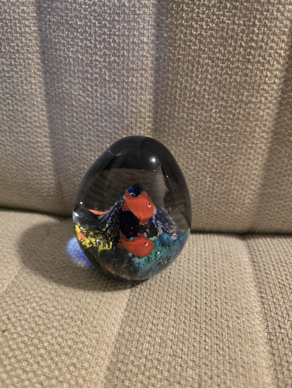 Vintage Ocean Scene Aquarium Fish Art Glass Paperweight Murano Style Blue White